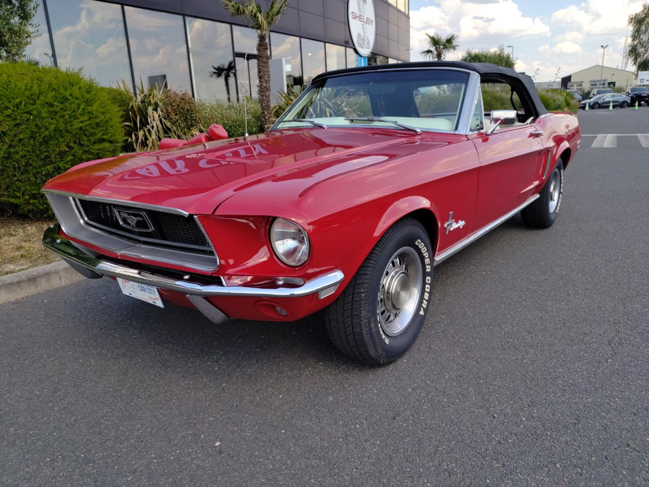 FORD MUSTANG CABRIOLET Rare cabriolet 302 code J, intérieur cuir blanc véritable