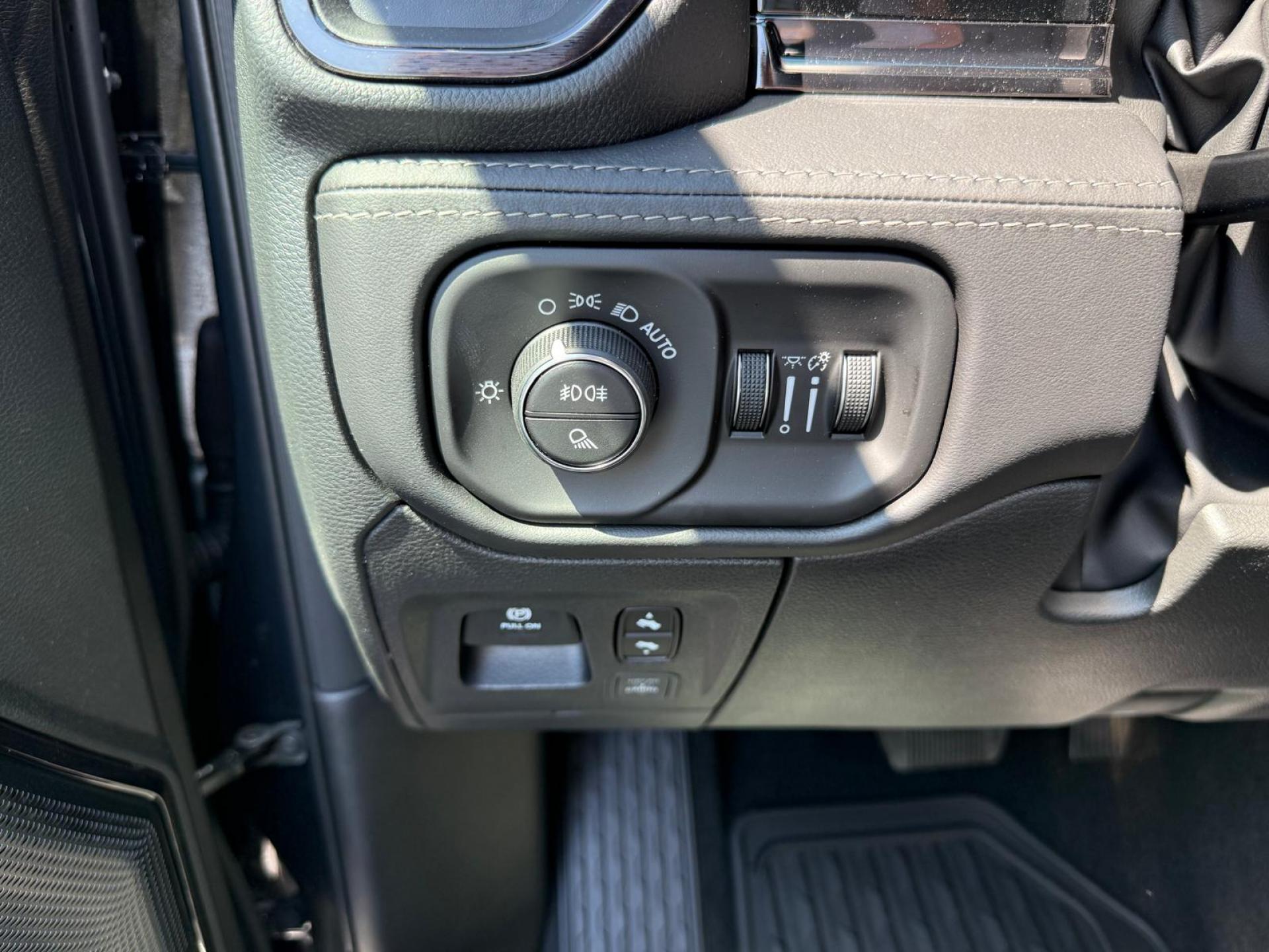DODGE RAM 1500 CREW LIMITED NIGHT EDITION RAMBOX HAYON MULTI V8 5,7L