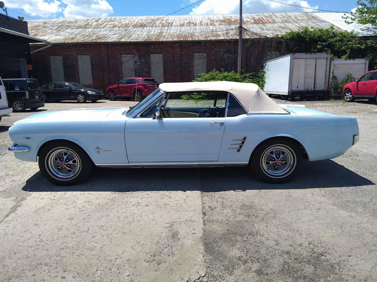 FORD MUSTANG Cabriolet 289 code A toutes options