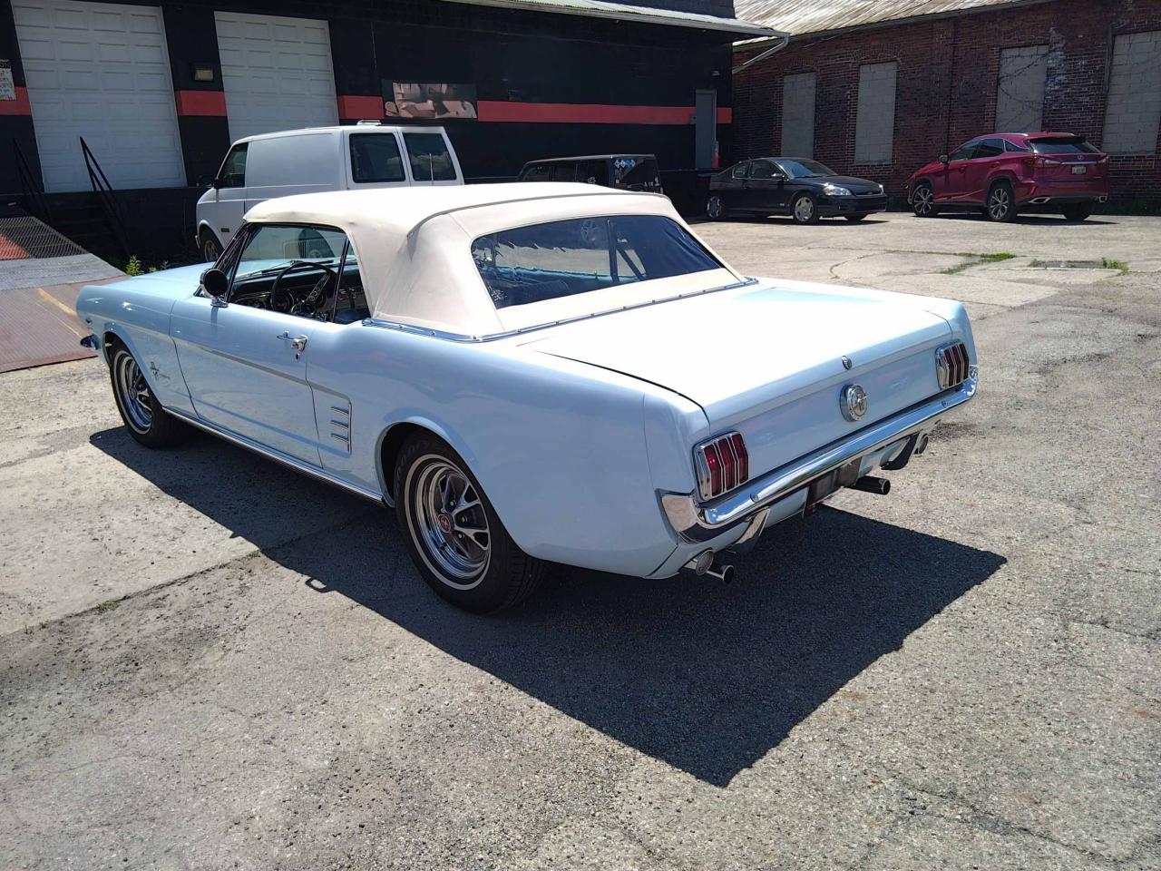 FORD MUSTANG Cabriolet 289 code A toutes options