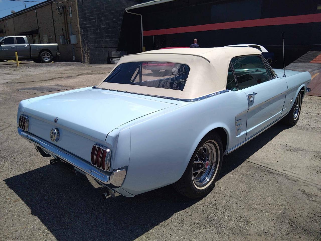 FORD MUSTANG Cabriolet 289 code A toutes options