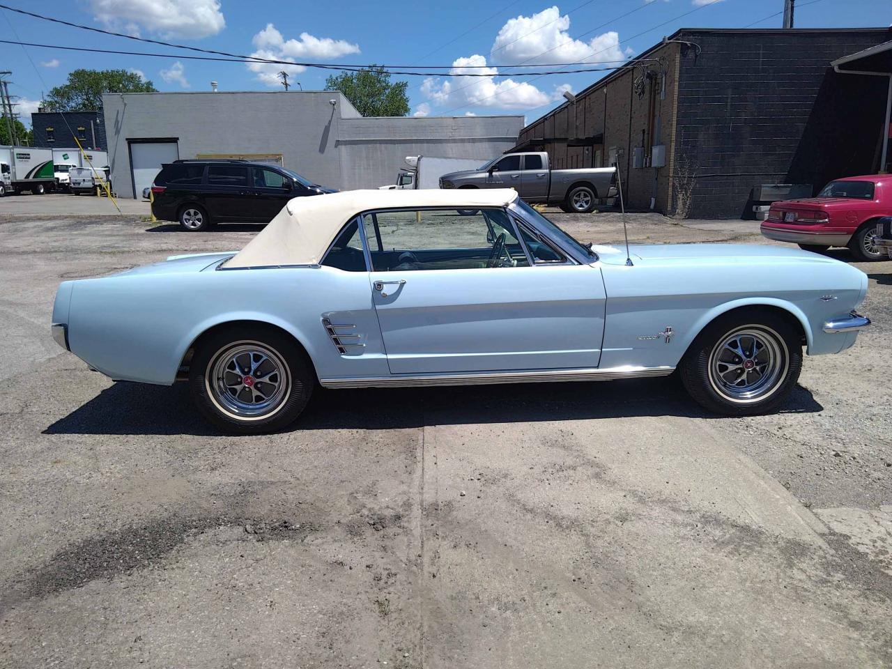 FORD MUSTANG Cabriolet 289 code A toutes options