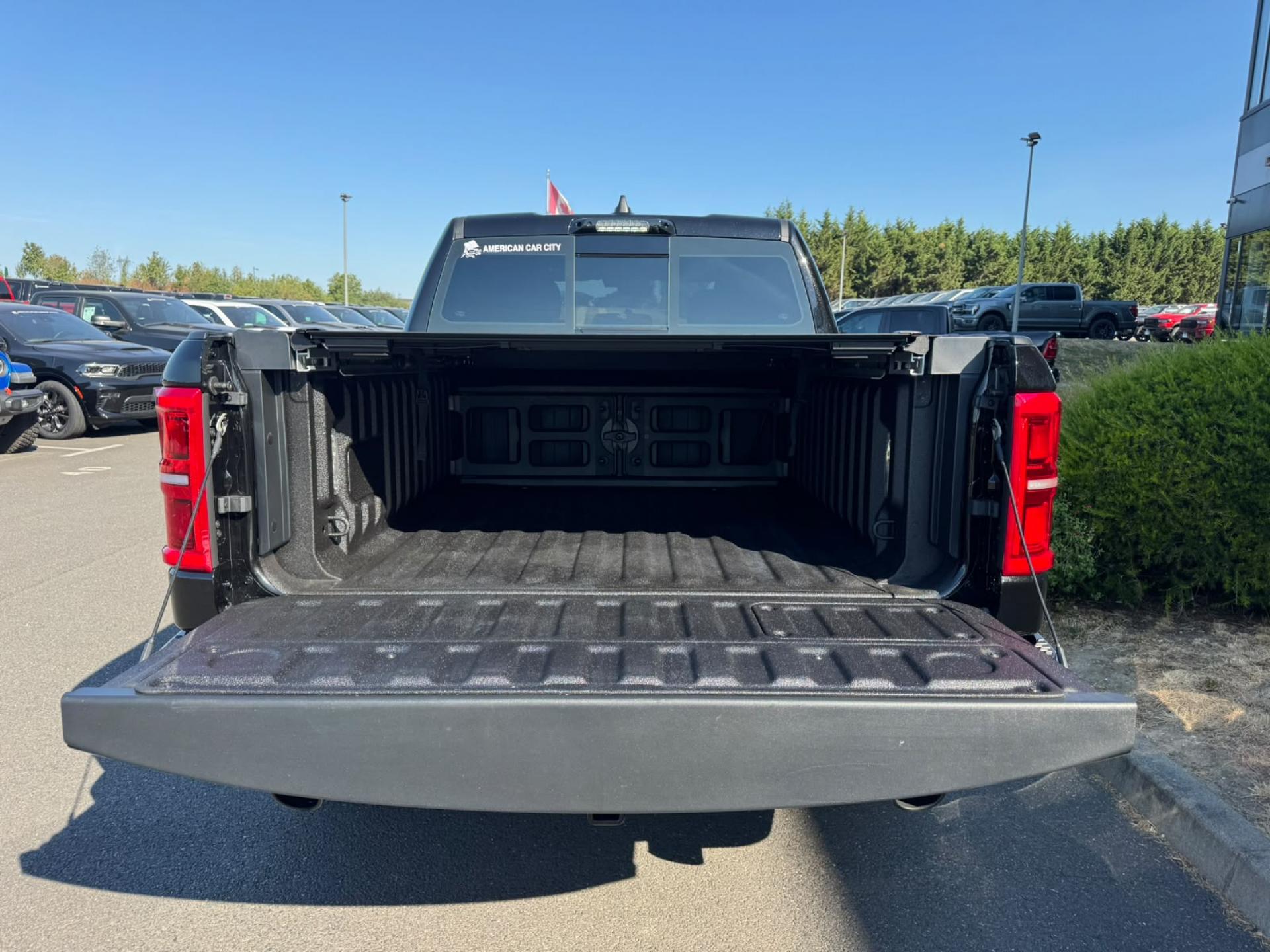 DODGE RAM 1500 CREW LIMITED NIGHT EDITION RAMBOX