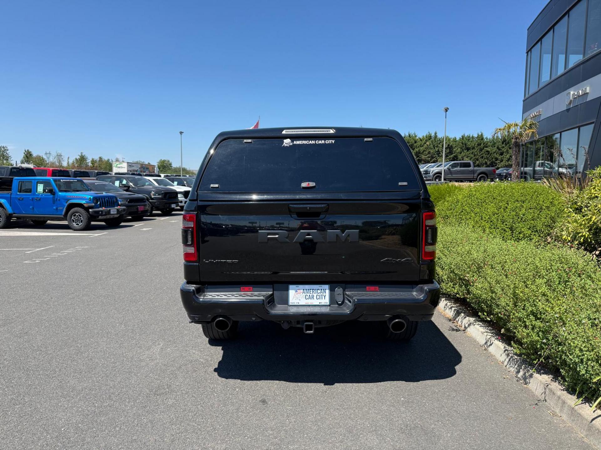 DODGE RAM 1500 CREW LIMITED NIGHT EDITION