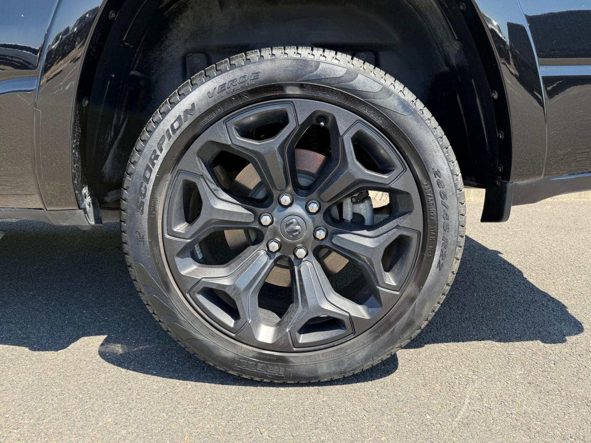 DODGE RAM 1500 CREW LIMITED NIGHT EDITION