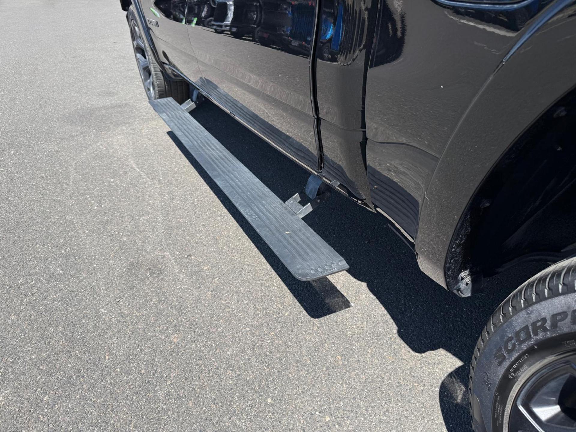 DODGE RAM 1500 CREW LIMITED NIGHT EDITION