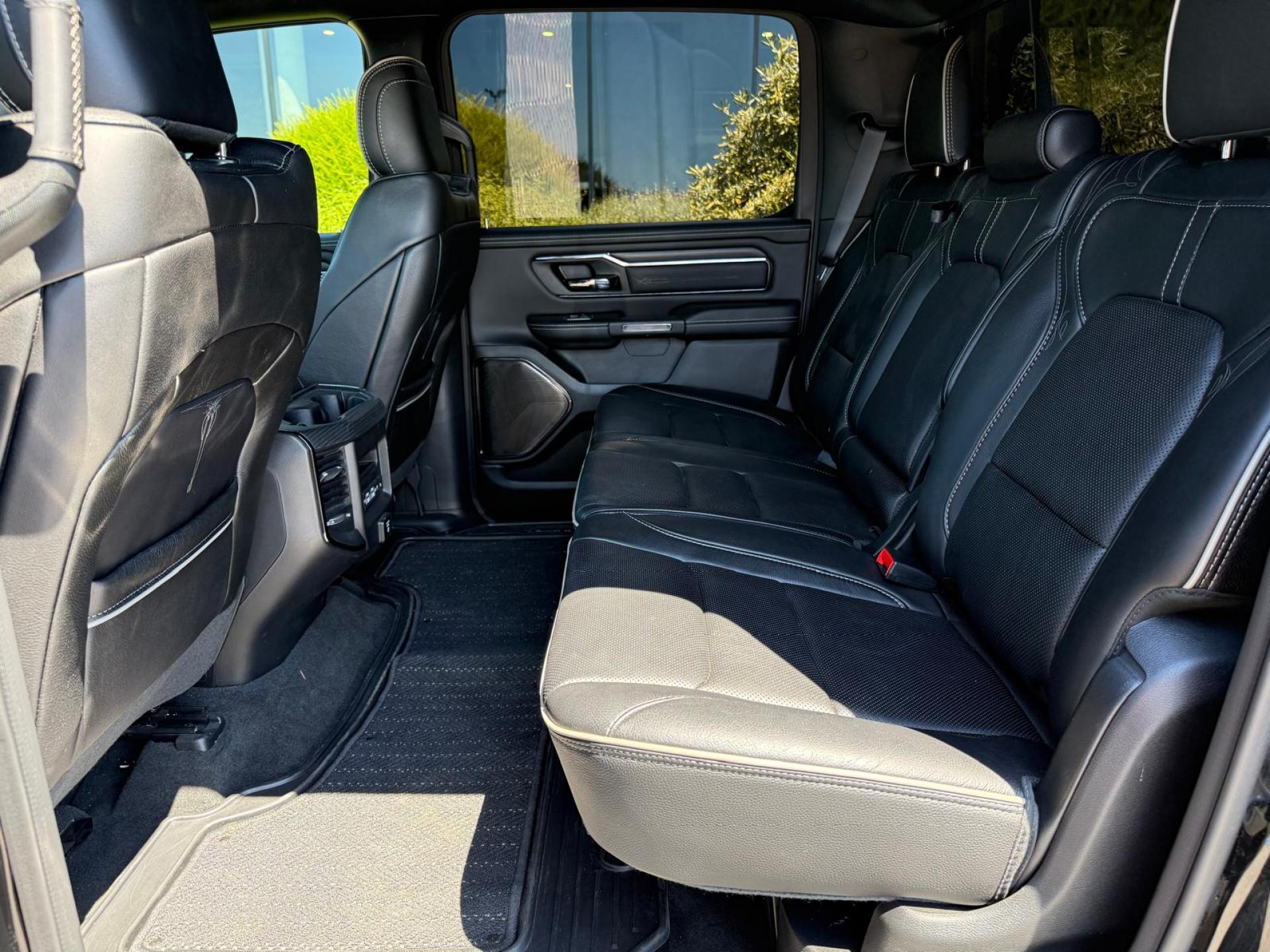 DODGE RAM 1500 CREW LIMITED NIGHT EDITION
