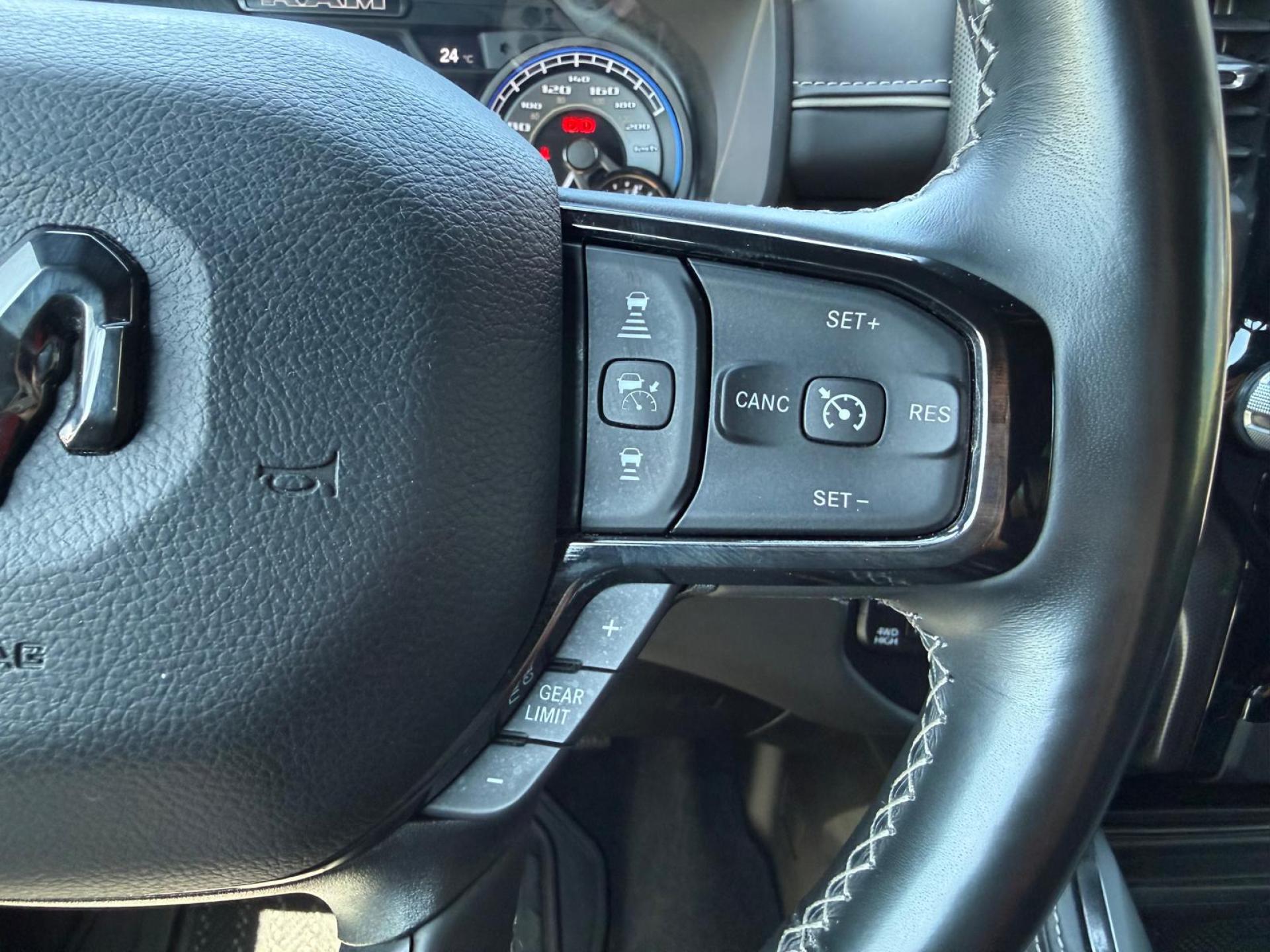 DODGE RAM 1500 CREW LIMITED NIGHT EDITION
