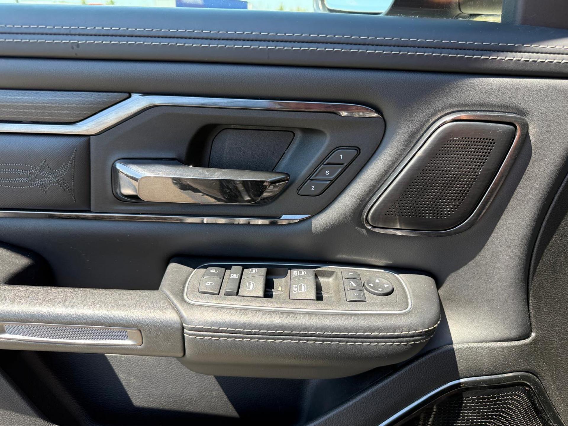 DODGE RAM 1500 CREW LIMITED NIGHT EDITION