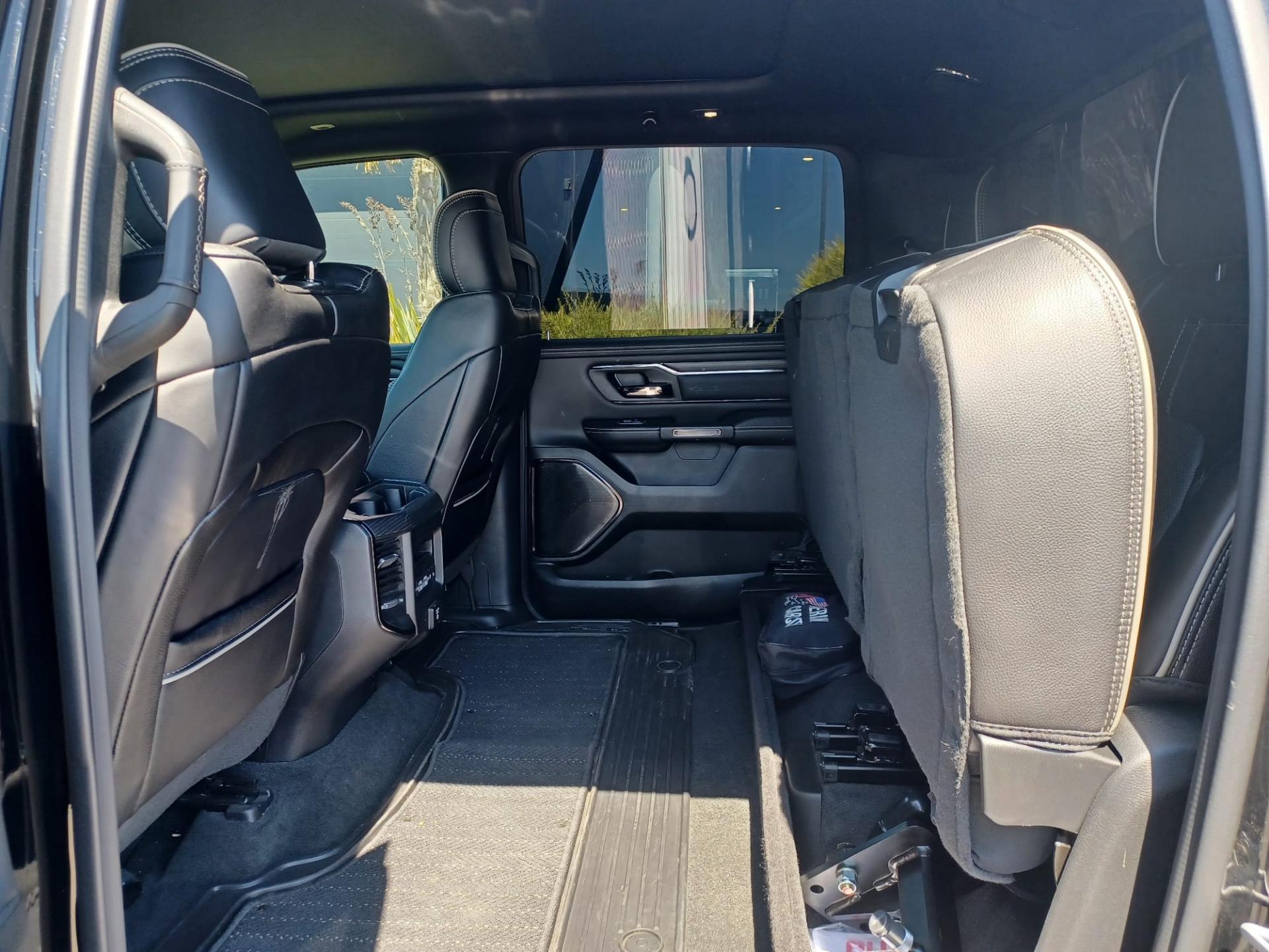 DODGE RAM 1500 CREW LIMITED NIGHT EDITION