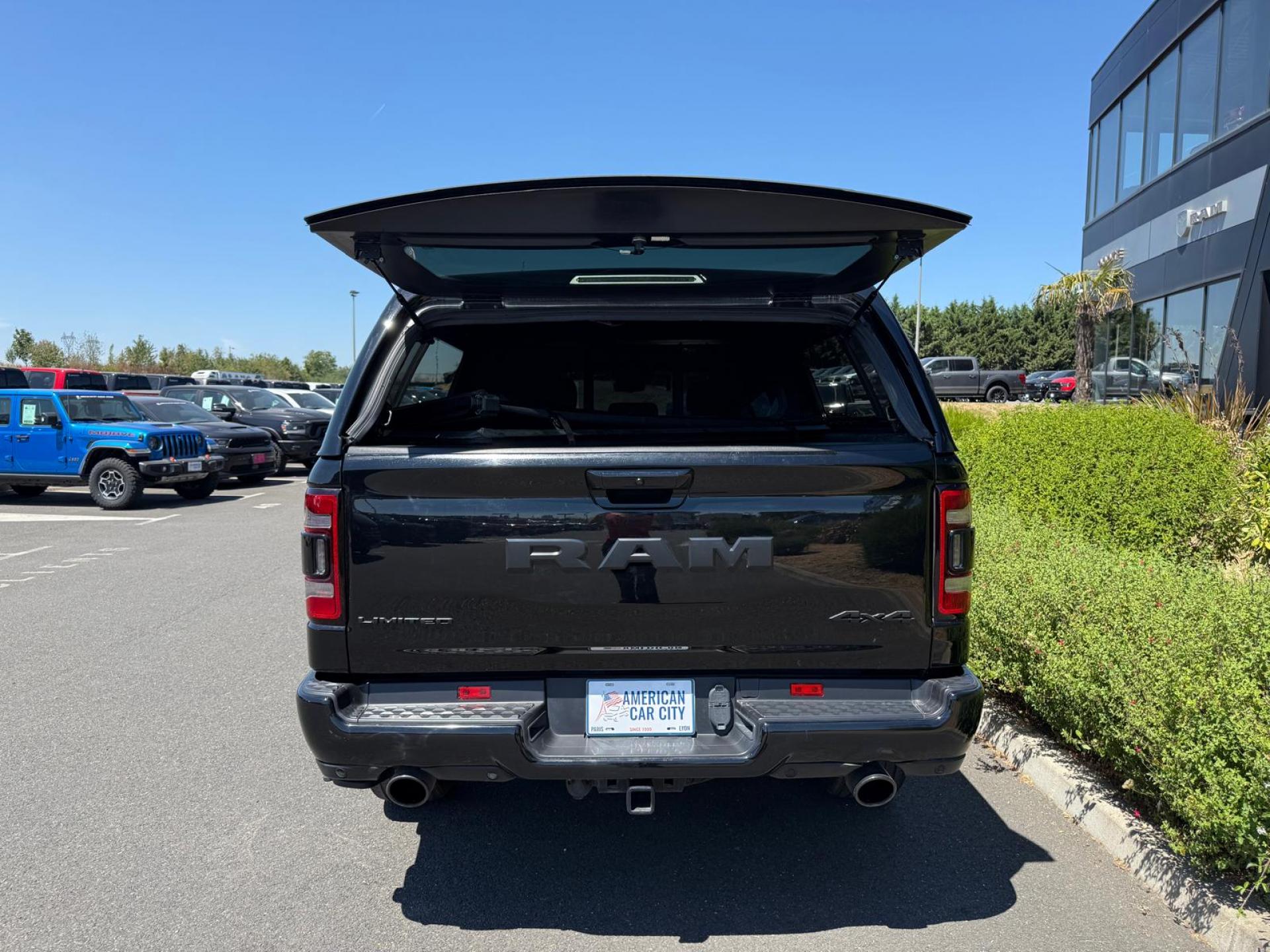DODGE RAM 1500 CREW LIMITED NIGHT EDITION