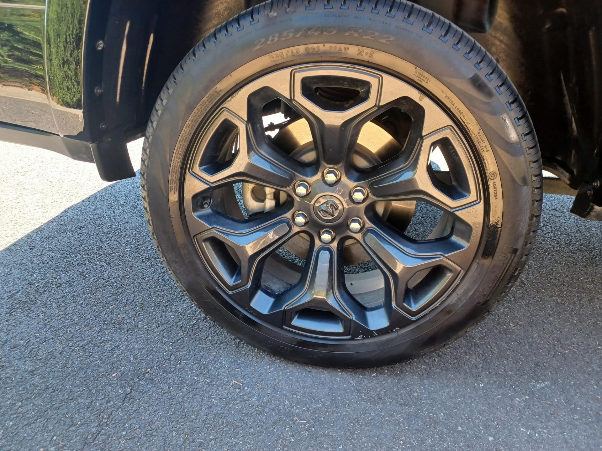 DODGE RAM 1500 CREW LIMITED NIGHT EDITION