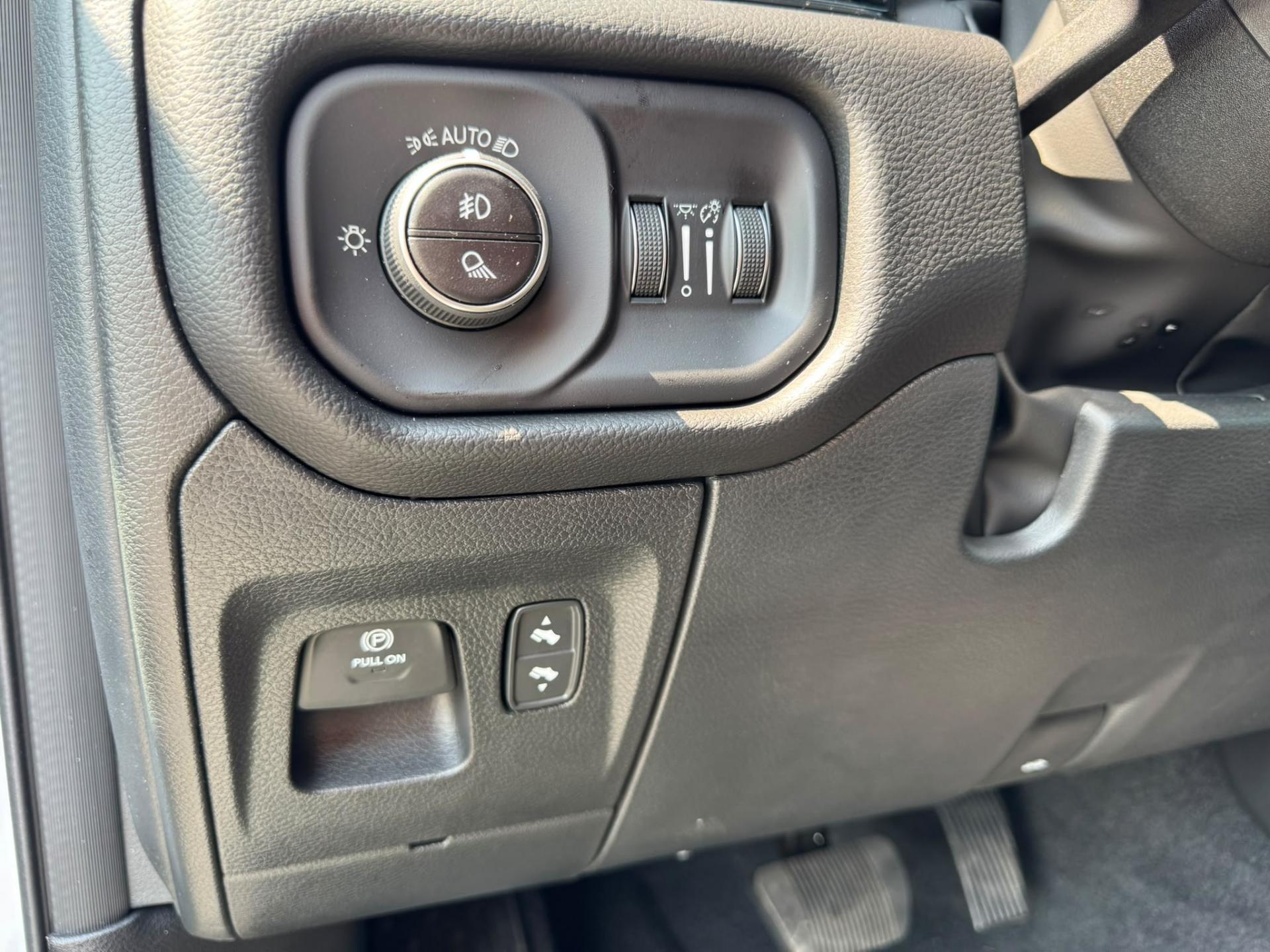 DODGE RAM 1500 CREW CAB SPORT NIGHT EDITION V8