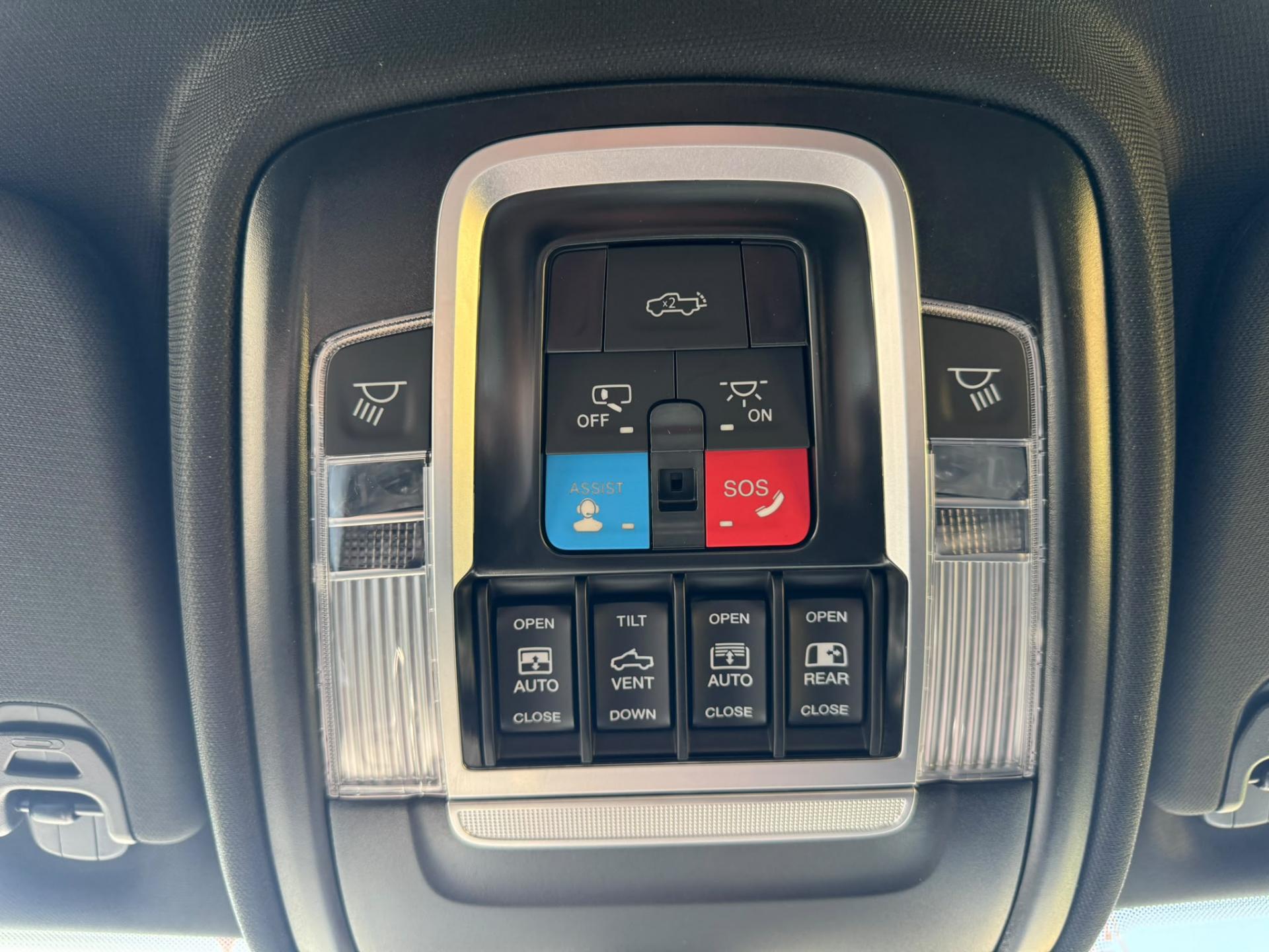 DODGE RAM 1500 CREW CAB SPORT NIGHT EDITION V8