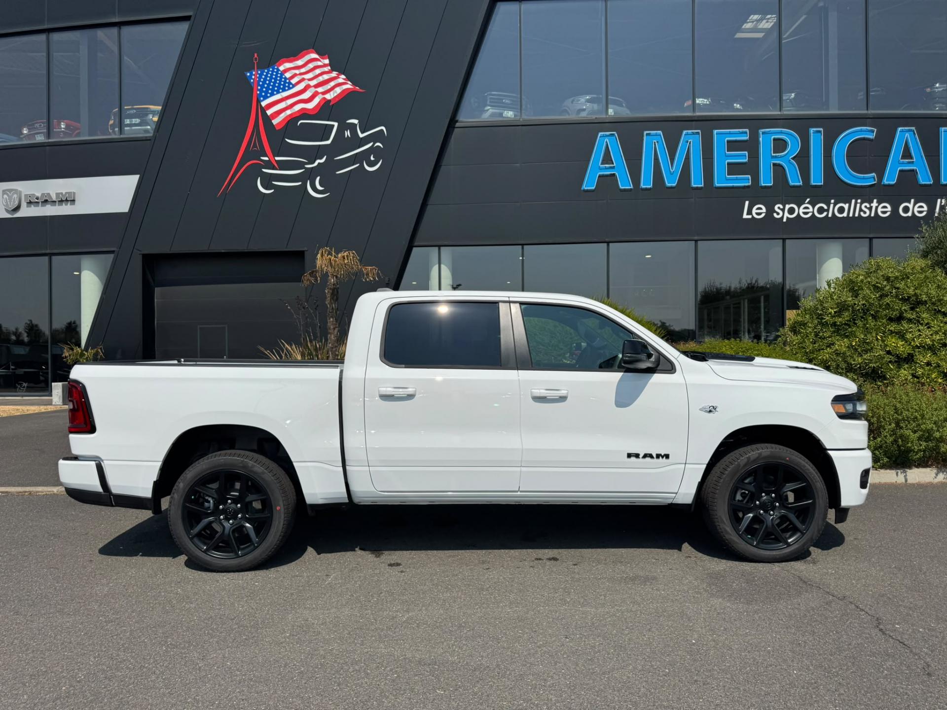 DODGE RAM 1500 CREW CAB SPORT NIGHT EDITION V8
