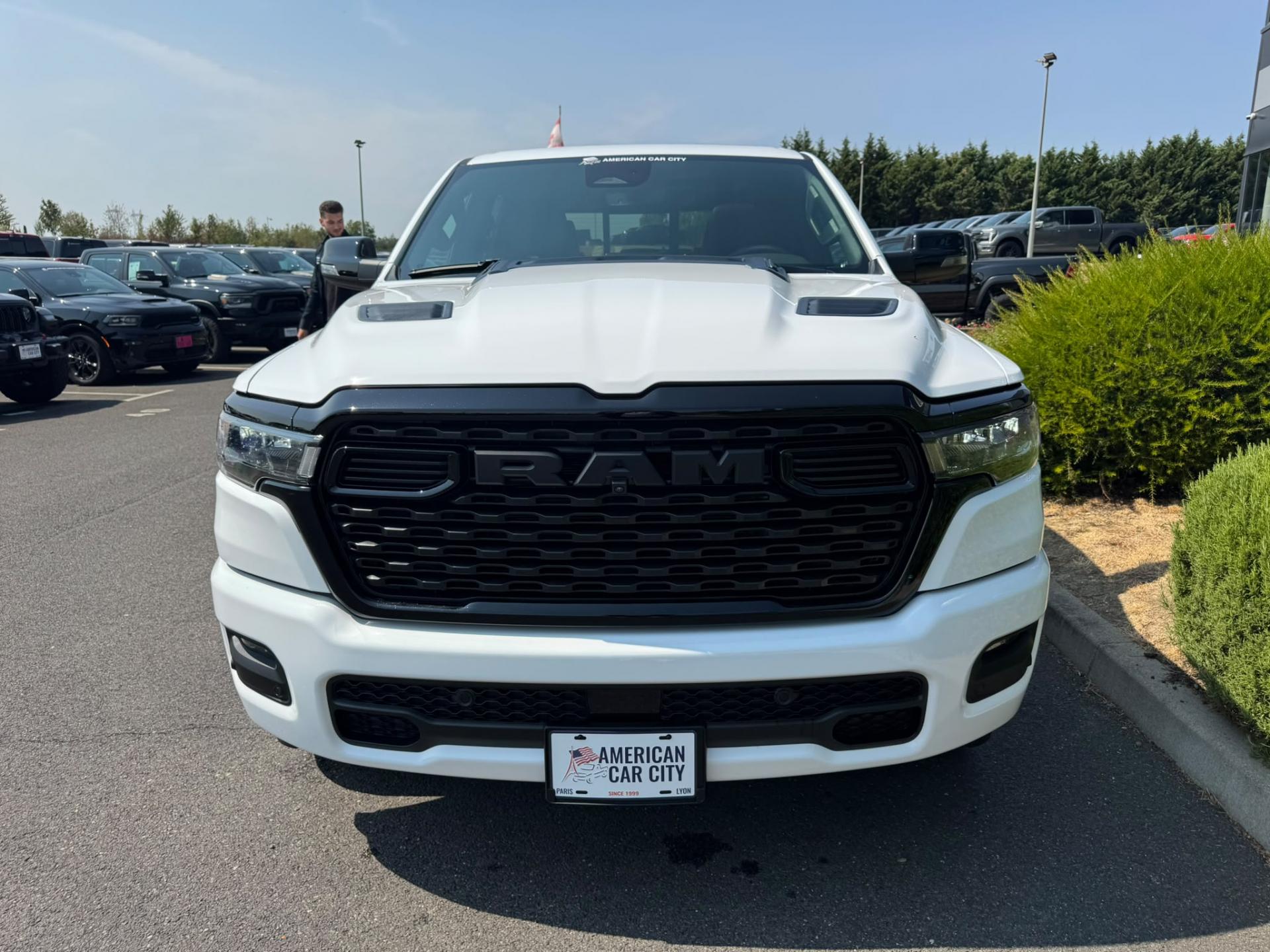 DODGE RAM 1500 CREW CAB SPORT NIGHT EDITION V8