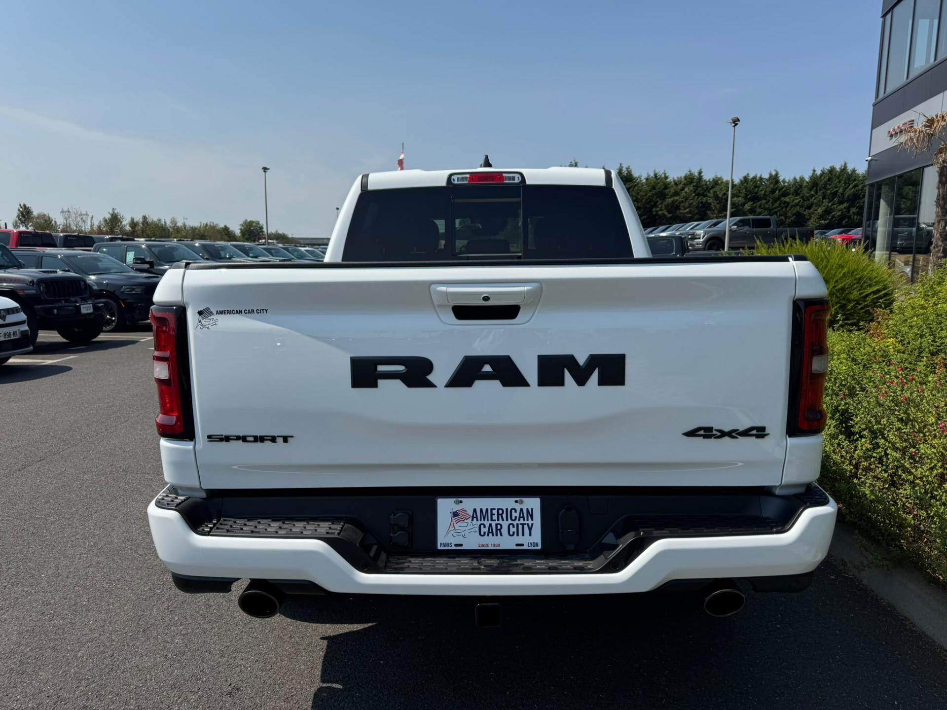 DODGE RAM 1500 CREW CAB SPORT NIGHT EDITION V8