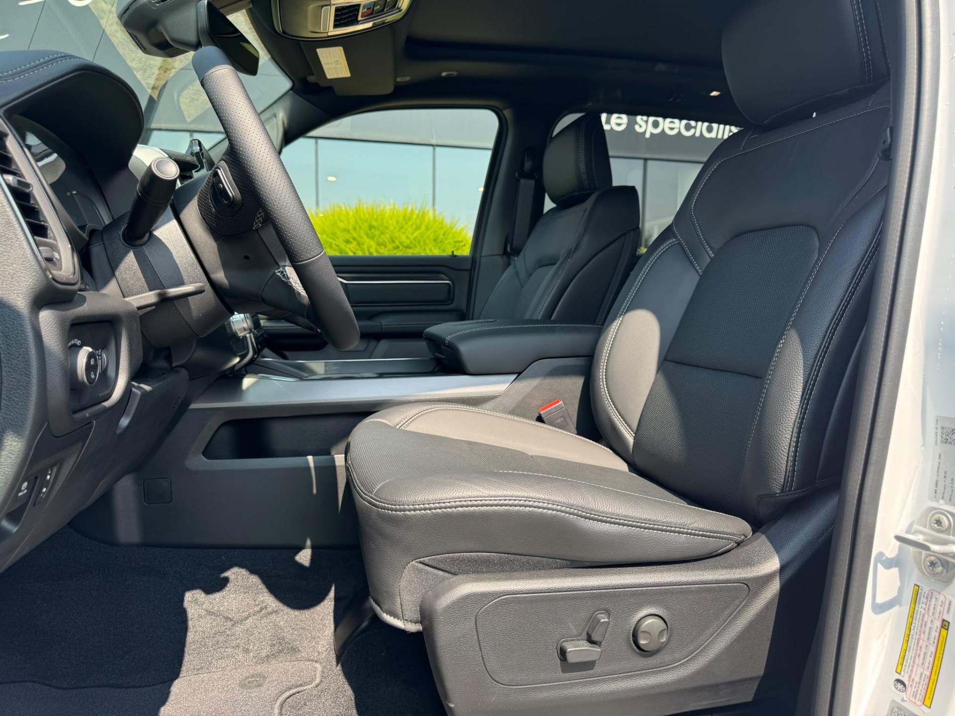 DODGE RAM 1500 CREW CAB SPORT NIGHT EDITION V8