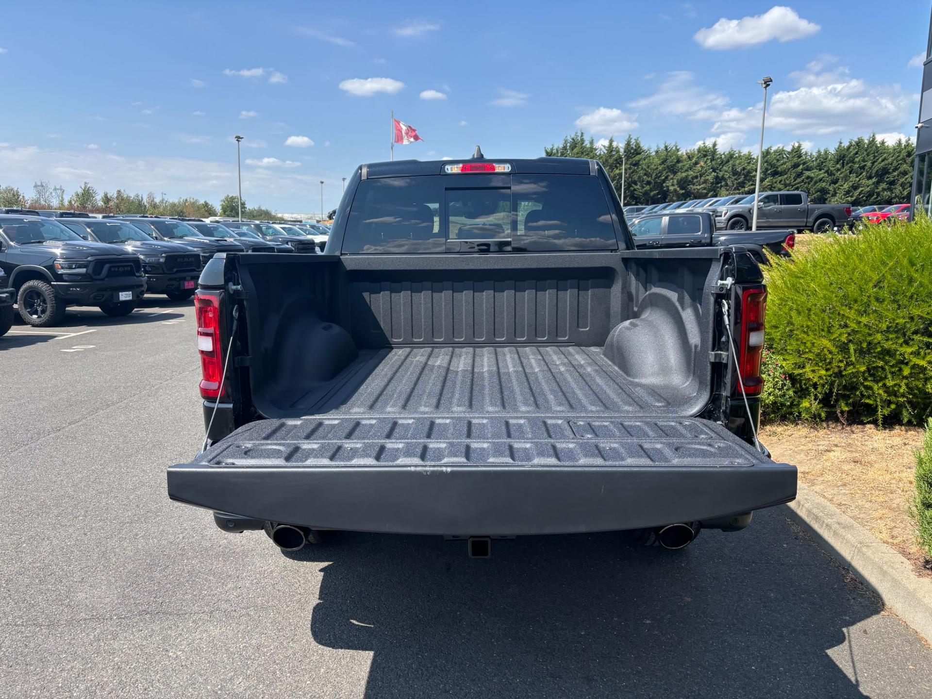 DODGE RAM 1500 CREW CAB SPORT NIGHT EDITION V8