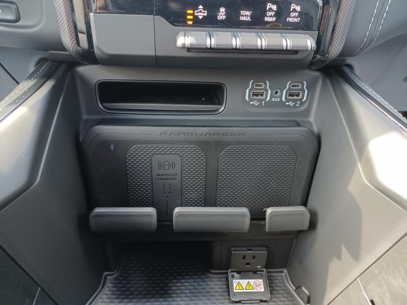 DODGE RAM 1500 CREW LIMITED NIGHT EDITION