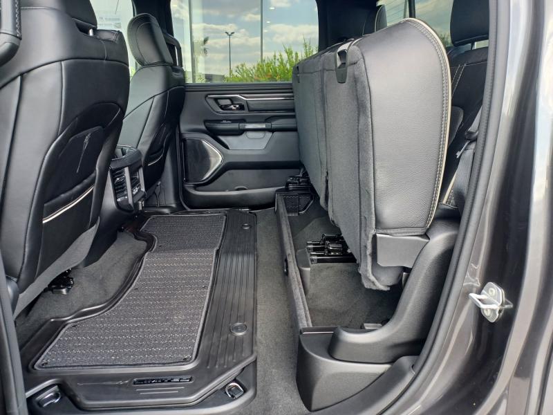 DODGE RAM 1500 CREW LIMITED NIGHT EDITION