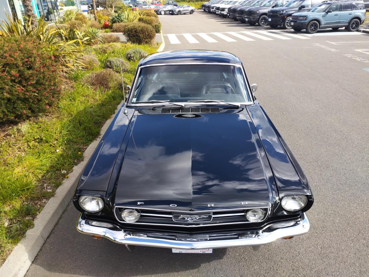 FORD MUSTANG Fastback noire code C restaurée