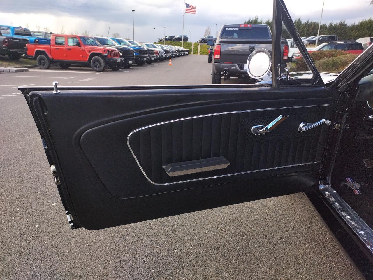 FORD MUSTANG Fastback noire code C restaurée
