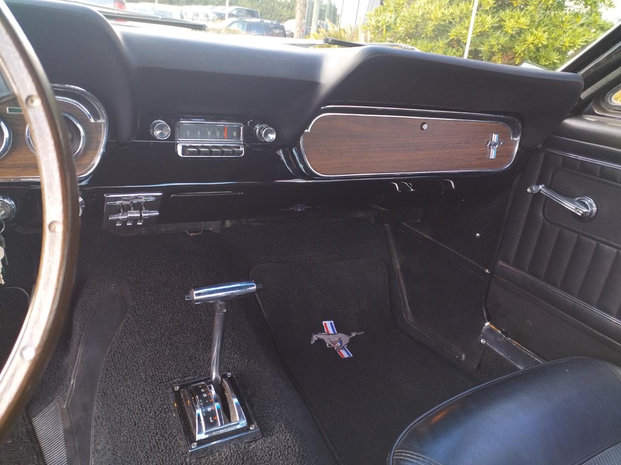 FORD MUSTANG Fastback noire code C restaurée