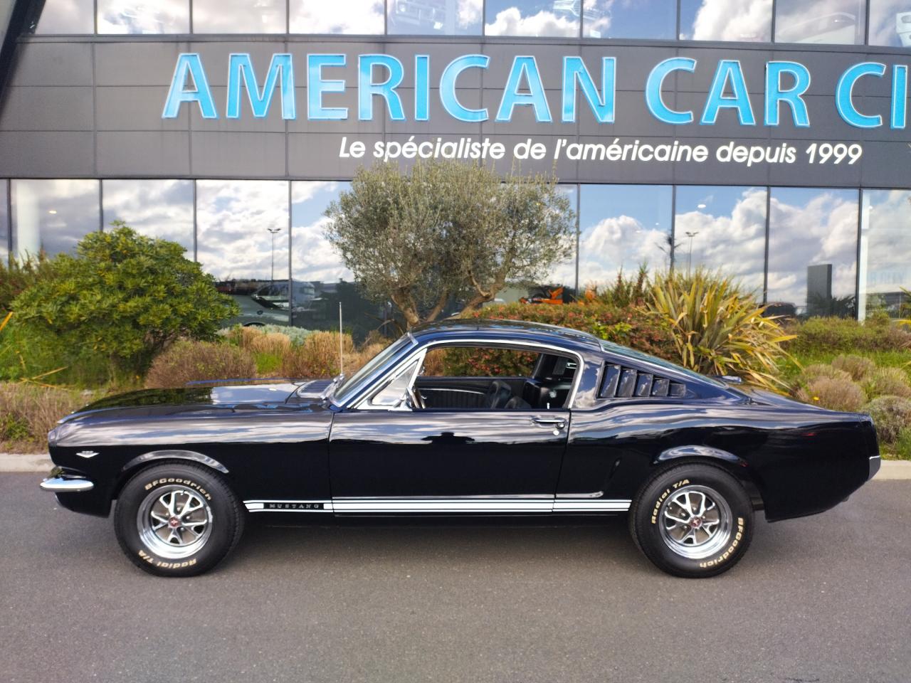 FORD MUSTANG Fastback noire code C restaurée