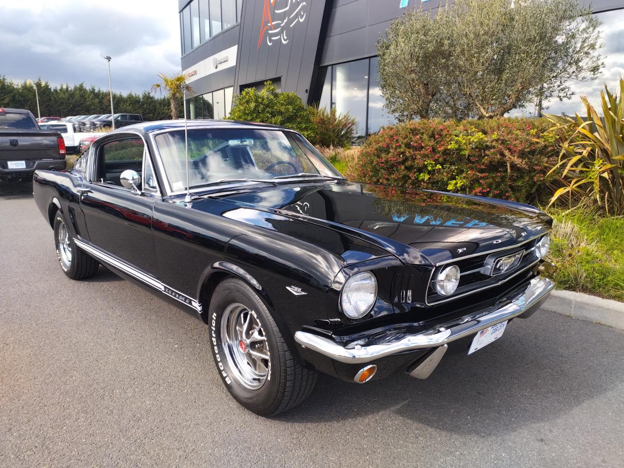FORD MUSTANG Fastback noire code C restaurée
