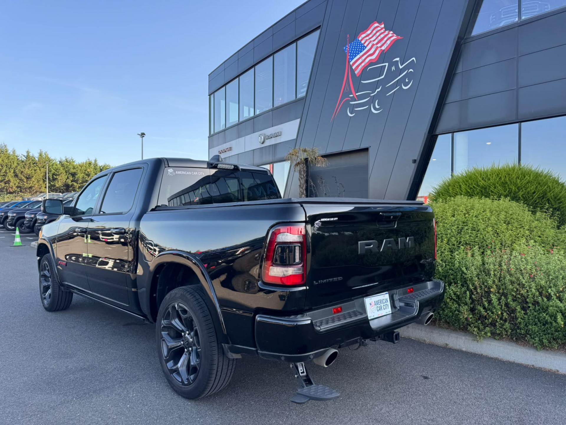 DODGE RAM 1500 CREW LIMITED (RED) EDITION