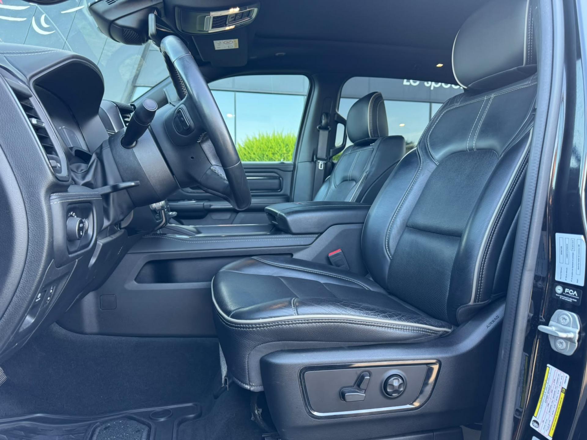 DODGE RAM 1500 CREW LIMITED (RED) EDITION