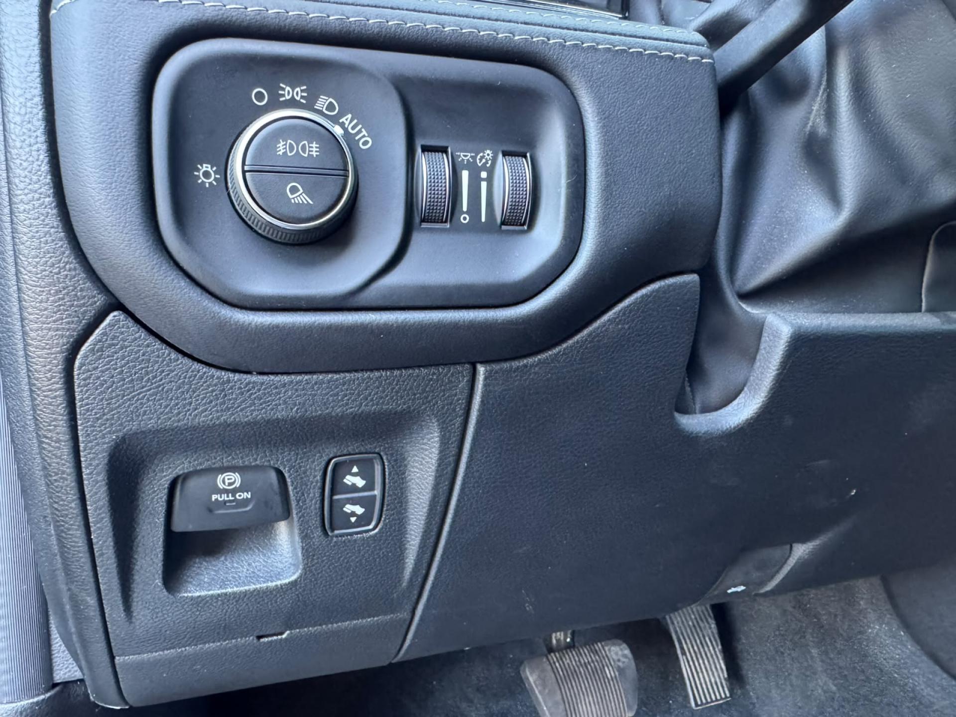 DODGE RAM 1500 CREW LIMITED (RED) EDITION