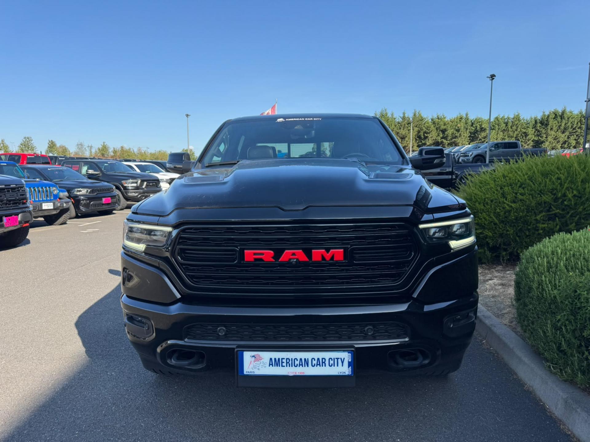 DODGE RAM 1500 CREW LIMITED (RED) EDITION