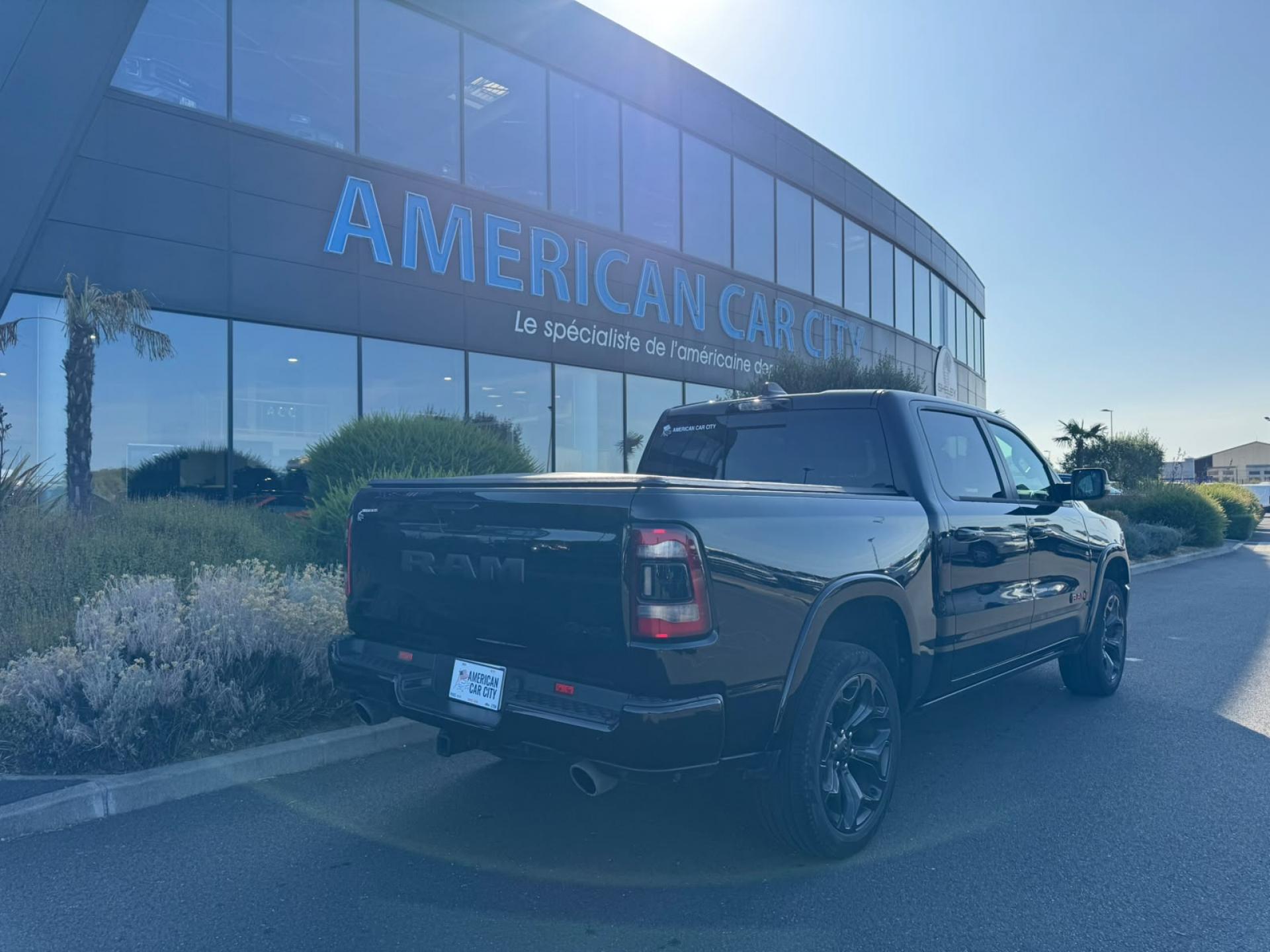 DODGE RAM 1500 CREW LIMITED (RED) EDITION