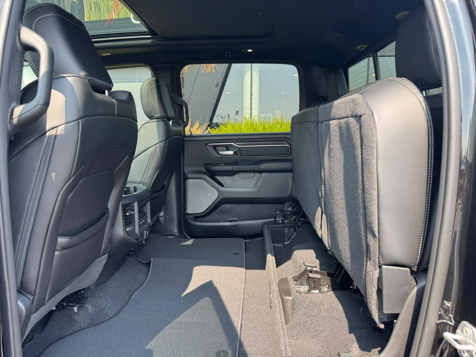 DODGE RAM 1500 CREW CAB SPORT NIGHT EDITION V8