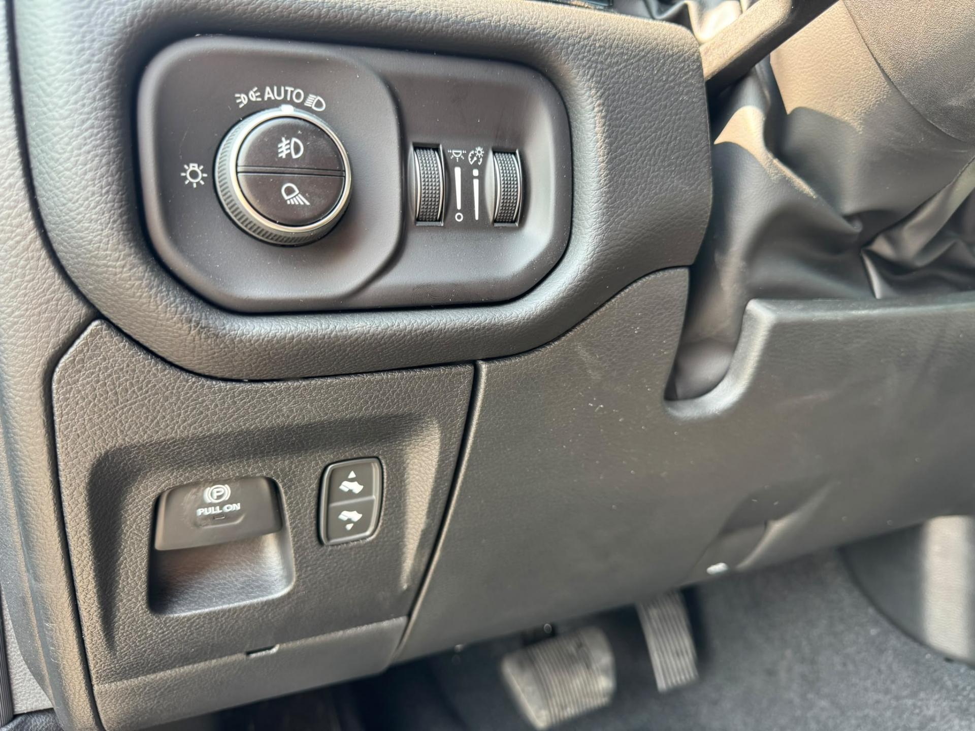 DODGE RAM 1500 CREW CAB SPORT NIGHT EDITION V8