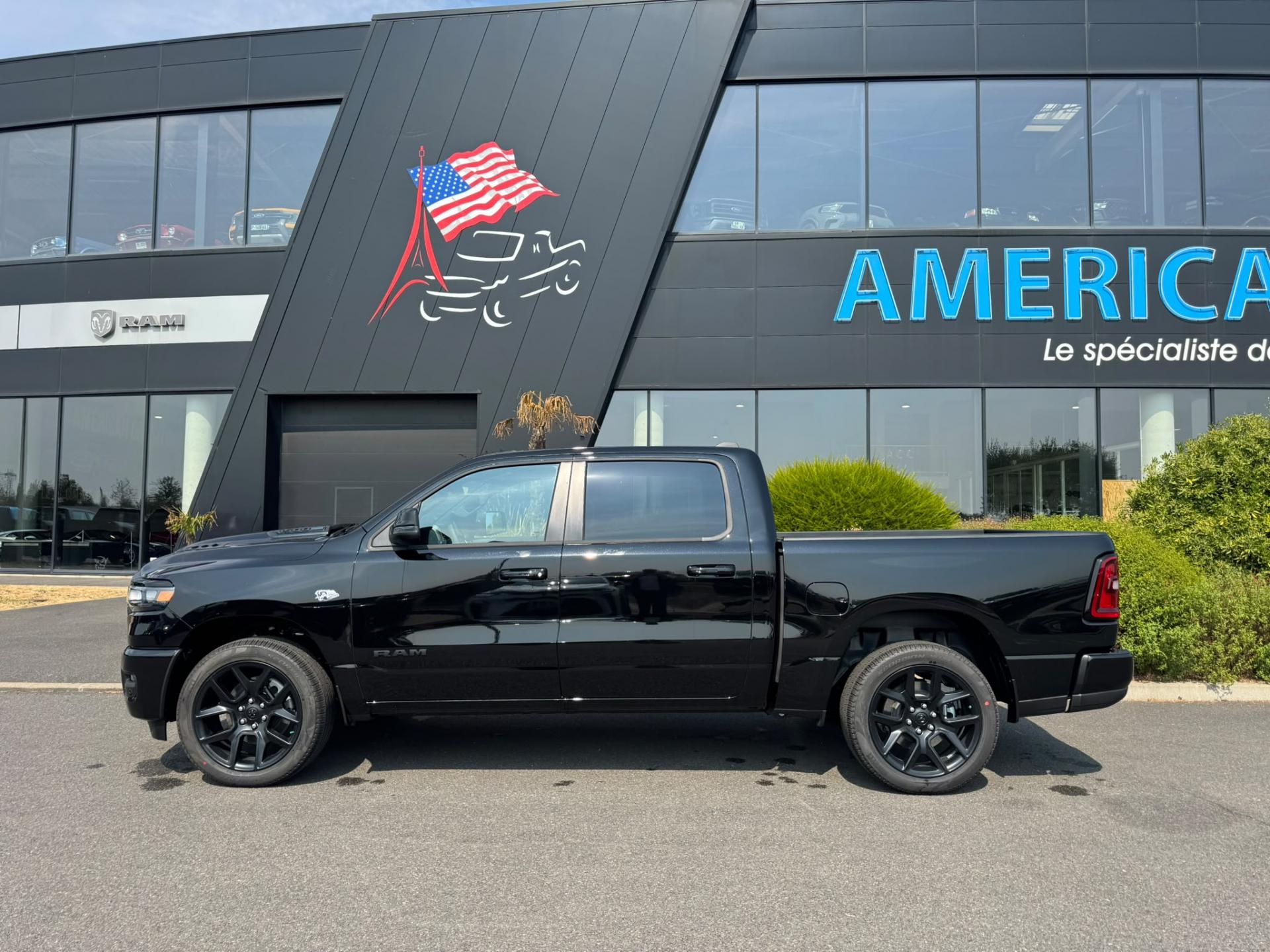 DODGE RAM 1500 CREW CAB SPORT NIGHT EDITION V8