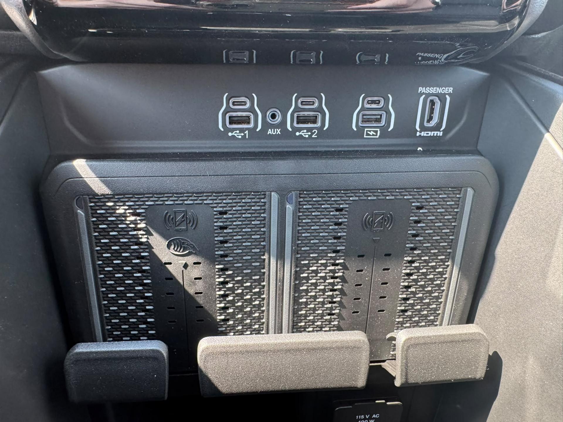 DODGE RAM 1500 CREW CAB SPORT NIGHT EDITION V8