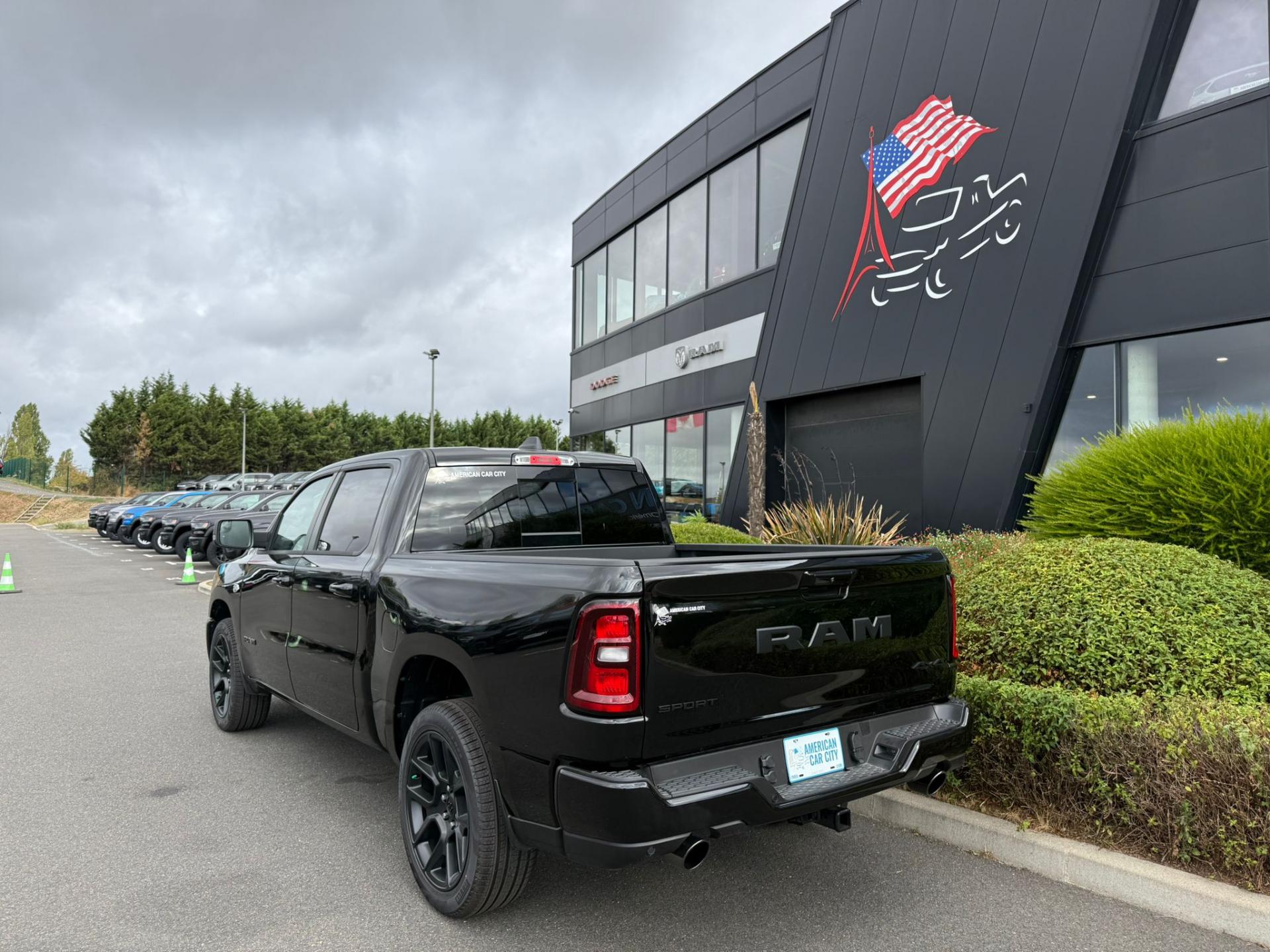 DODGE RAM 1500 CREW CAB SPORT NIGHT EDITION V8