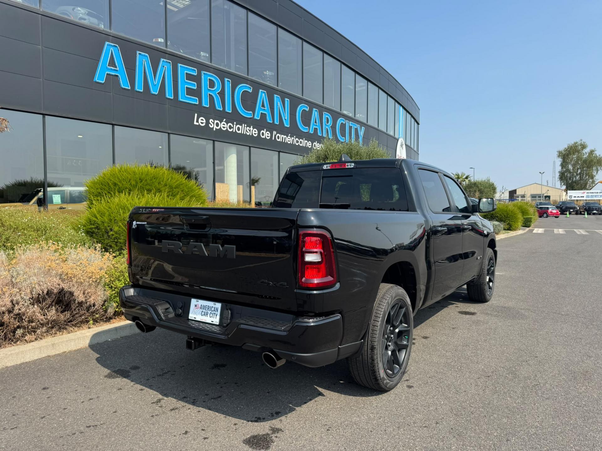 DODGE RAM 1500 CREW CAB SPORT NIGHT EDITION V8
