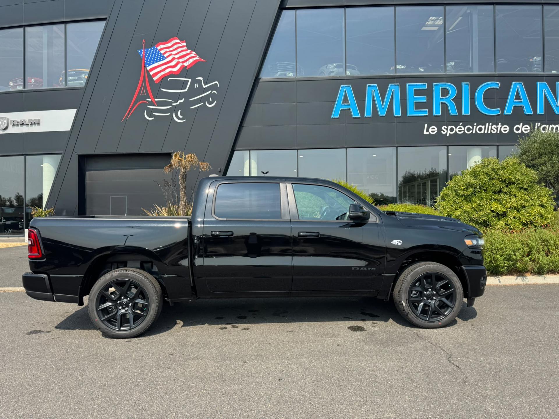 DODGE RAM 1500 CREW CAB SPORT NIGHT EDITION V8