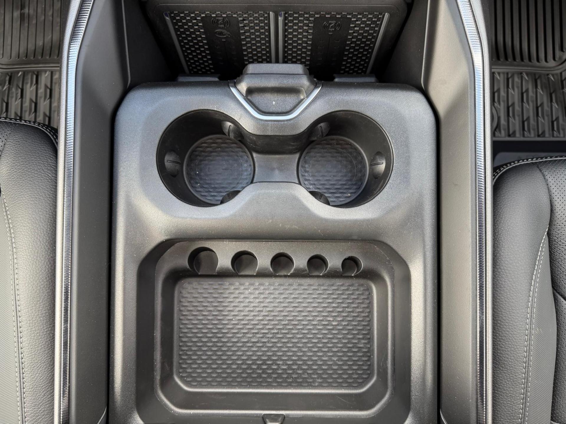 DODGE RAM 1500 CREW CAB REBEL AIR HAYON MULTI V8