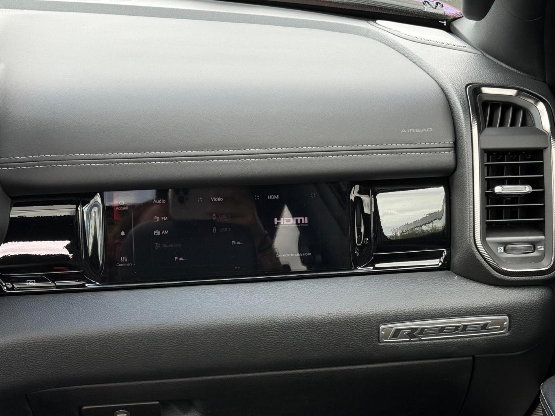 DODGE RAM 1500 CREW CAB REBEL AIR HAYON MULTI V8