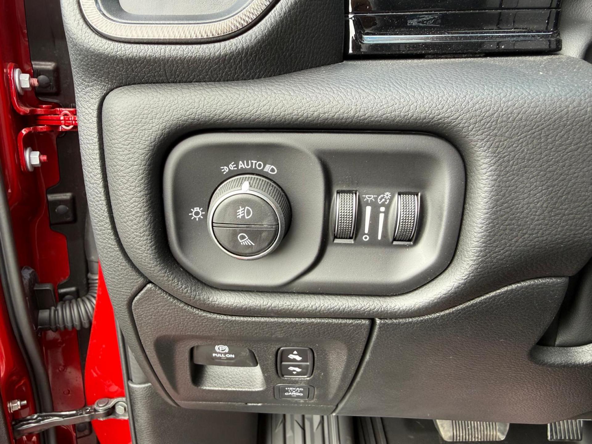 DODGE RAM 1500 CREW CAB REBEL AIR HAYON MULTI V8