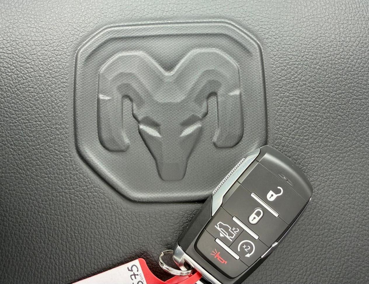 DODGE RAM 1500 CREW CAB REBEL AIR HAYON MULTI V8