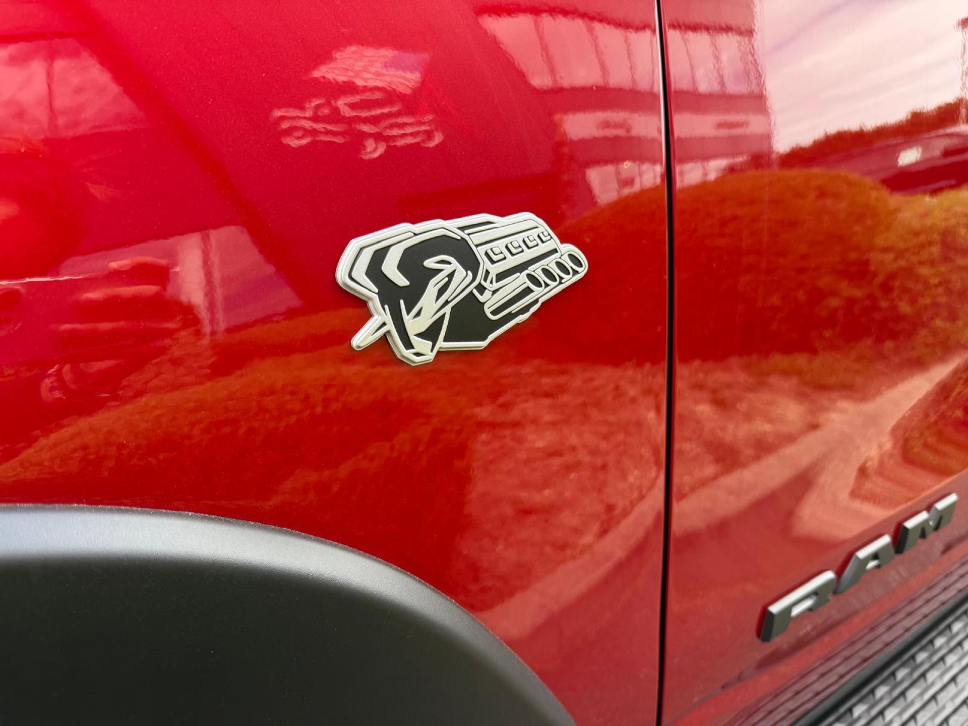DODGE RAM 1500 CREW CAB REBEL AIR HAYON MULTI V8