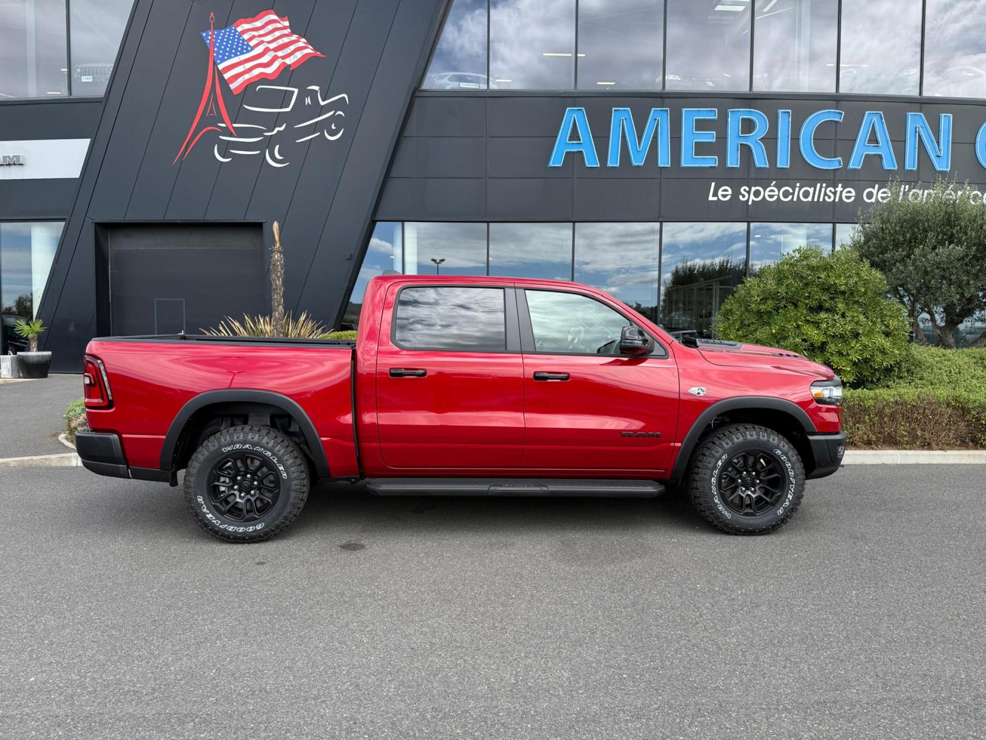 DODGE RAM 1500 CREW CAB REBEL AIR HAYON MULTI V8