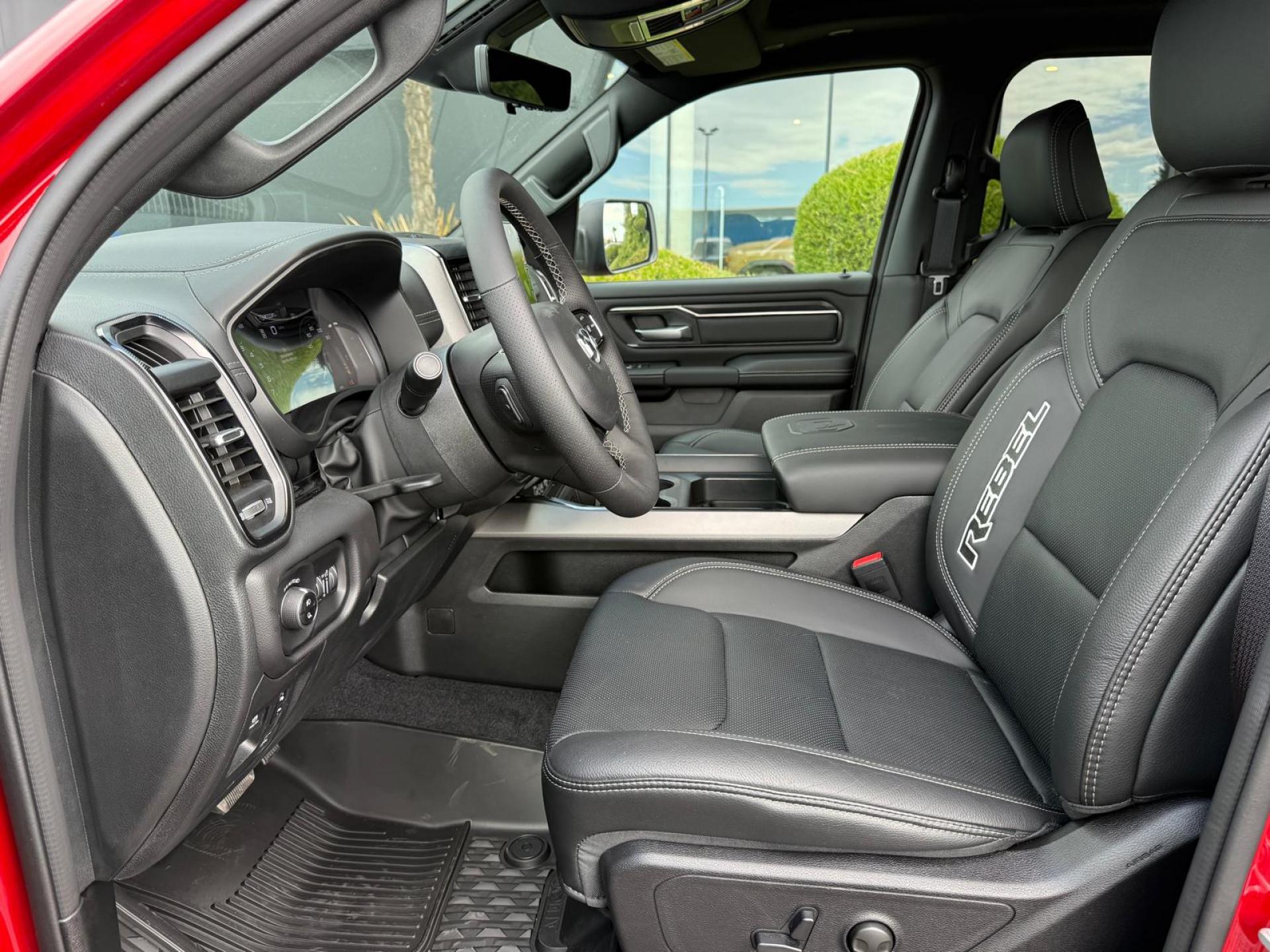 DODGE RAM 1500 CREW CAB REBEL AIR HAYON MULTI V8
