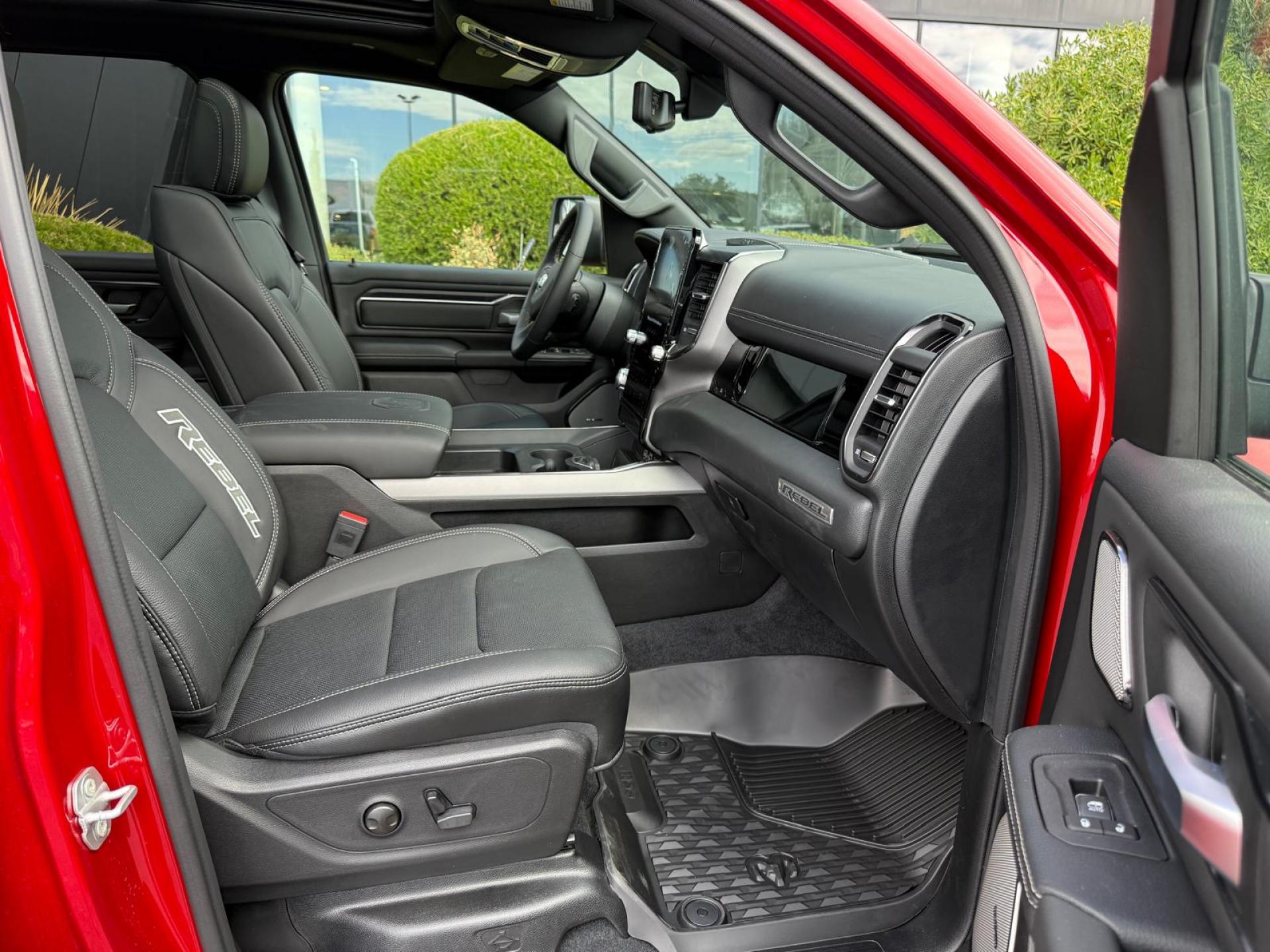 DODGE RAM 1500 CREW CAB REBEL AIR HAYON MULTI V8